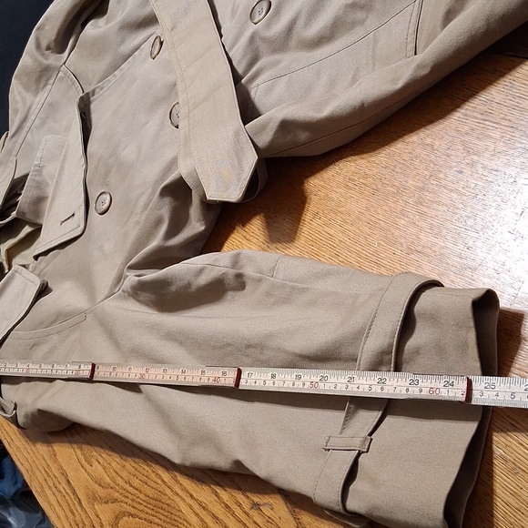 LONDON FOG WOMENS COAT TRENCH 12P PETITE  TAN Jacket Long  Worn SLEEVES Preowned - Picture 3 of 8